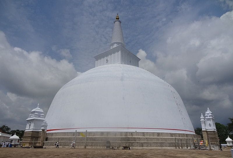 The Ruwanwelisaya Maha Stupa | Wikimedia Commons