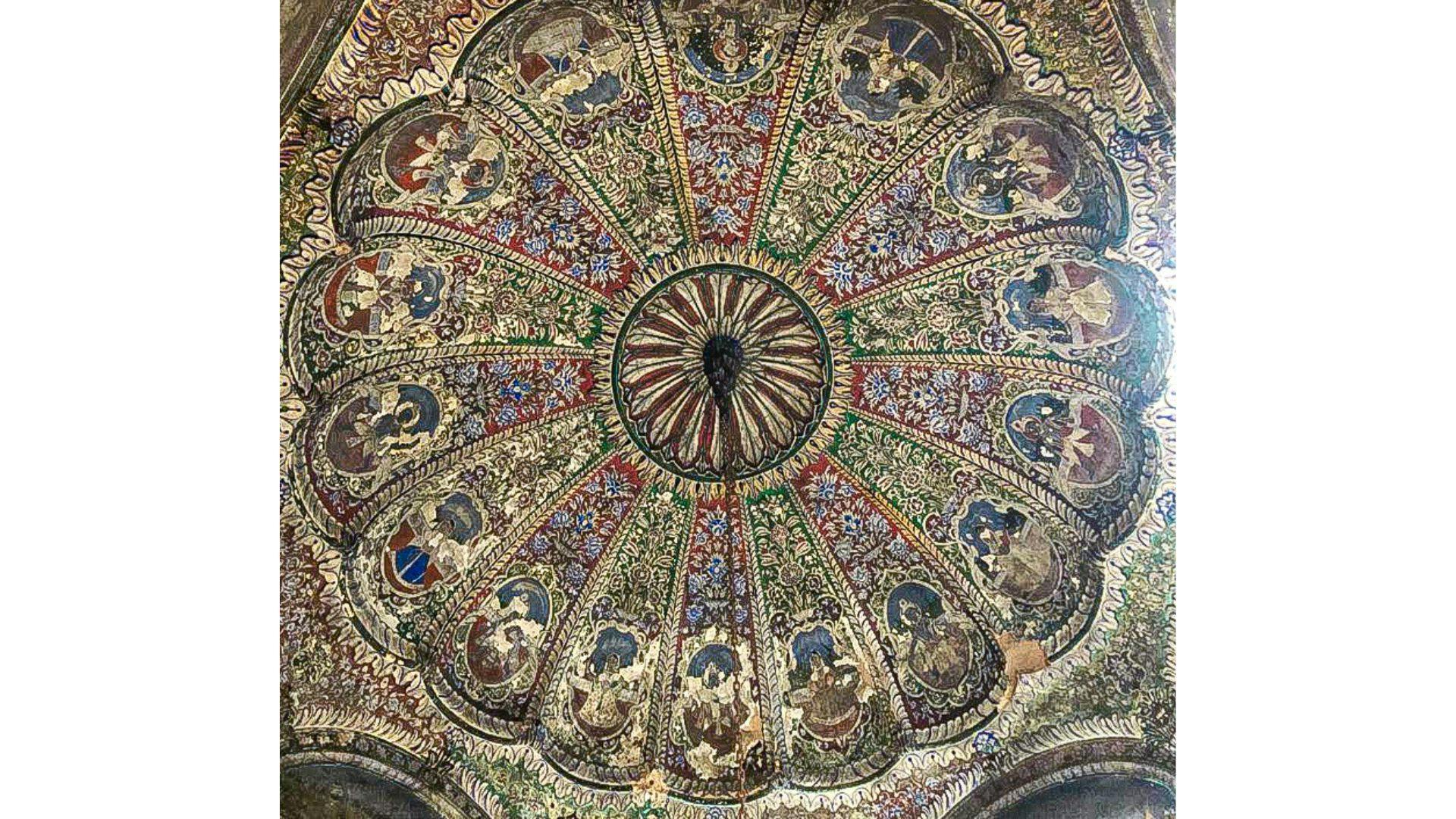 Ceiling of Charan Das Ki Baghichi covered with frescoes 