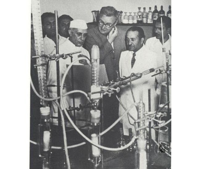 Pandit Jawahar Lal Nehru with Dr Bhatnagar at National Chemical Laboratory, Pune, 1950