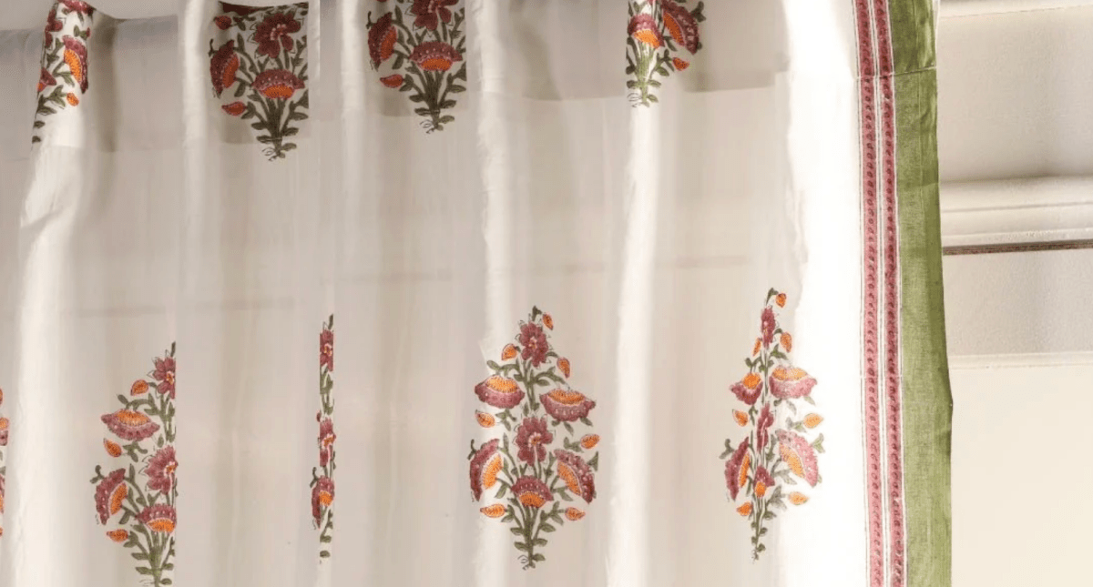 Best Curtain Colors for Yellow Walls: Combinations with Contrast Ideas