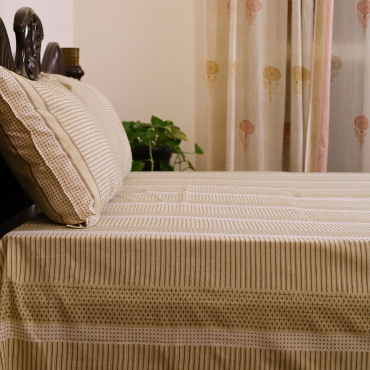 Beige & White Pure Cotton Textured Bedsheet | Queen and King Size | Handprinted