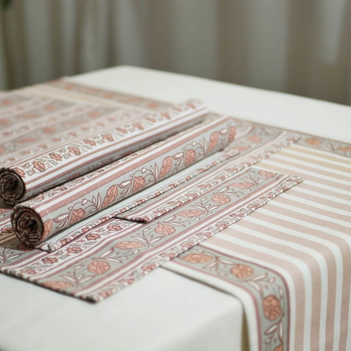 Cotton Dining Table runner and Table Mat in Dusty Pink and Off-white | Set of 4 and 6