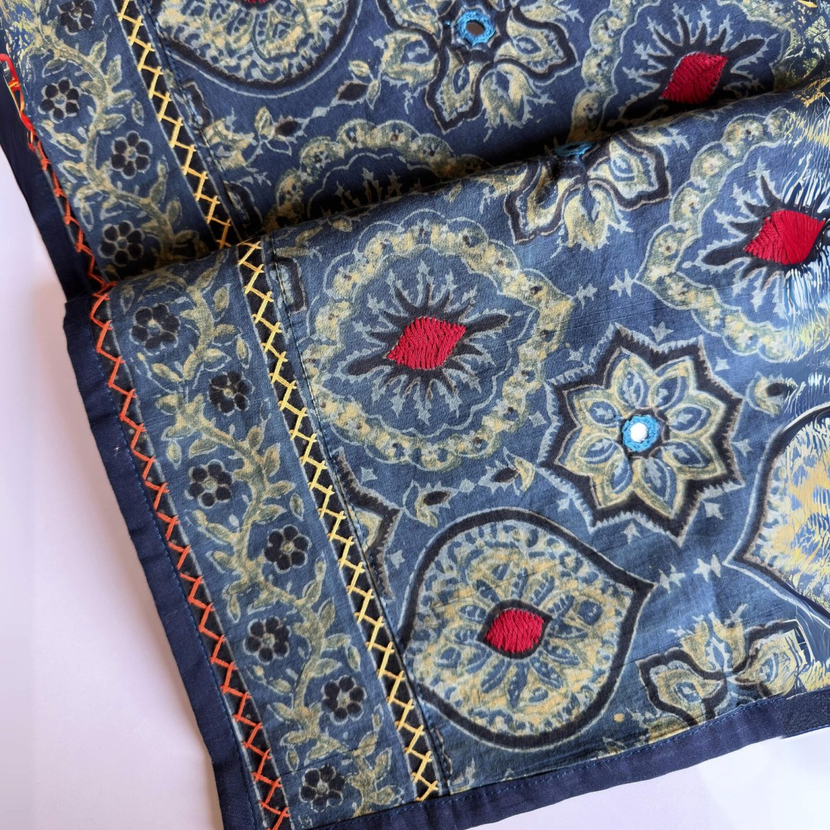 Blockprinted Cotton Dining Table Runner in Indigo & Green | 6 Seater