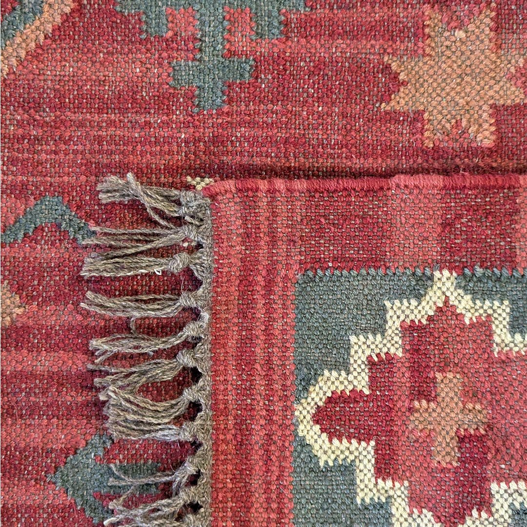 Floor Rug Handwoven with Jute and Wool in Maroon Colour| 4 by 6 ft | Geometric Pattern | Durable Handmade Rug