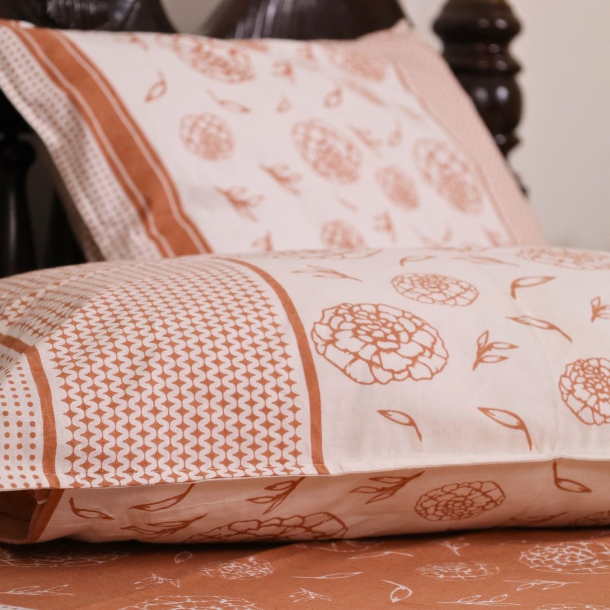 Cotton Bed sheet with Pillow Cover in Rust & Off White