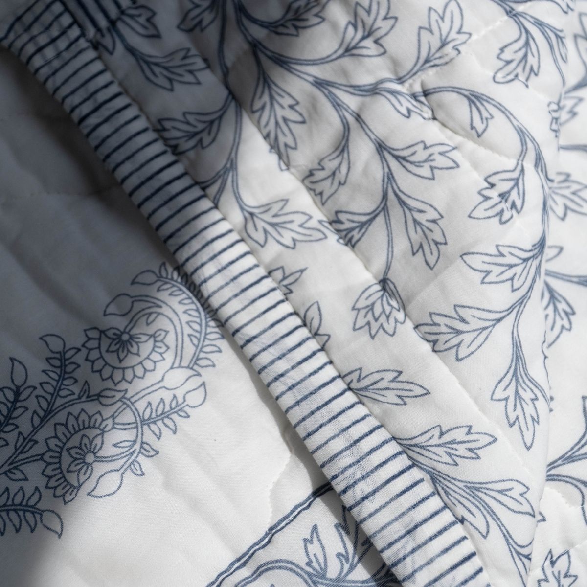 AC Comforter for Single Bed in 100% Cotton Mulmul Handprinted in Light Blue and Off white| Lightweight Soft and Breathable AC Blanket