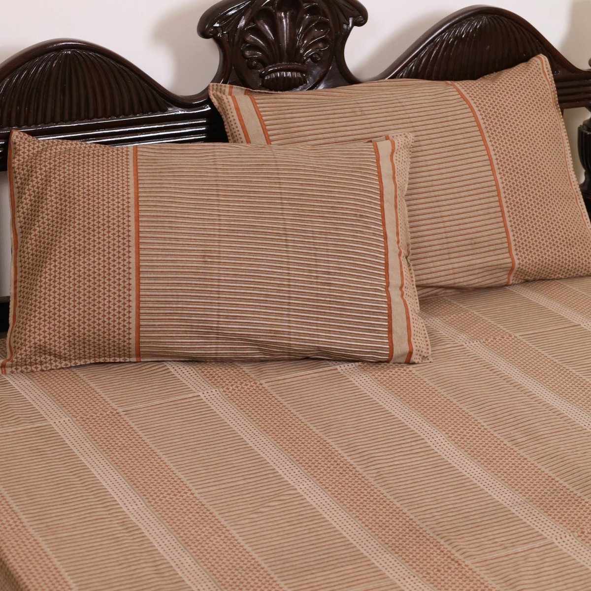 Cotton Bedsheet with Pillow Cover in Textured Taupe and Wine