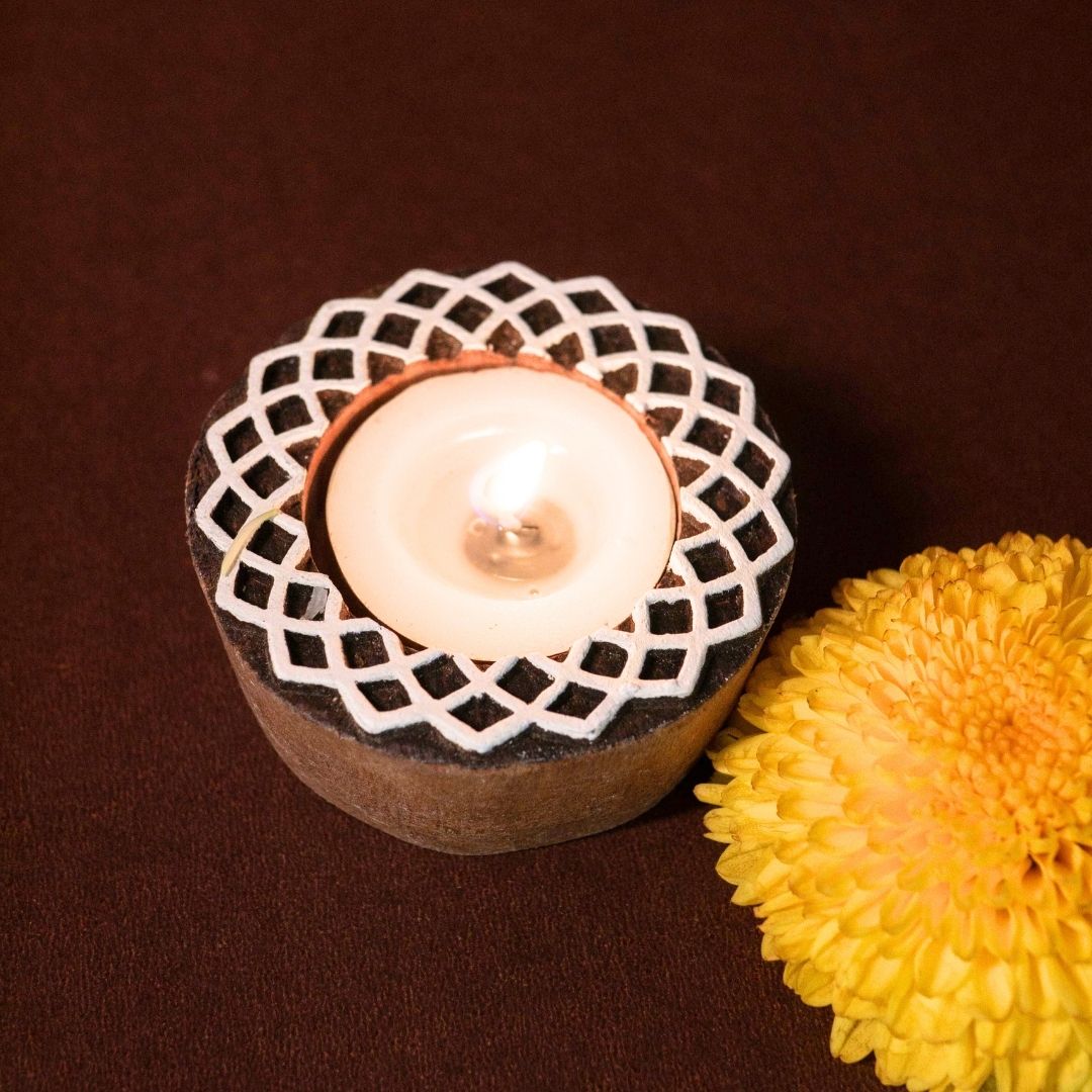 Hand-engraved mango wood diya set with tea lights in white and brown, set of 4, ideal for festive home décor and gifting.